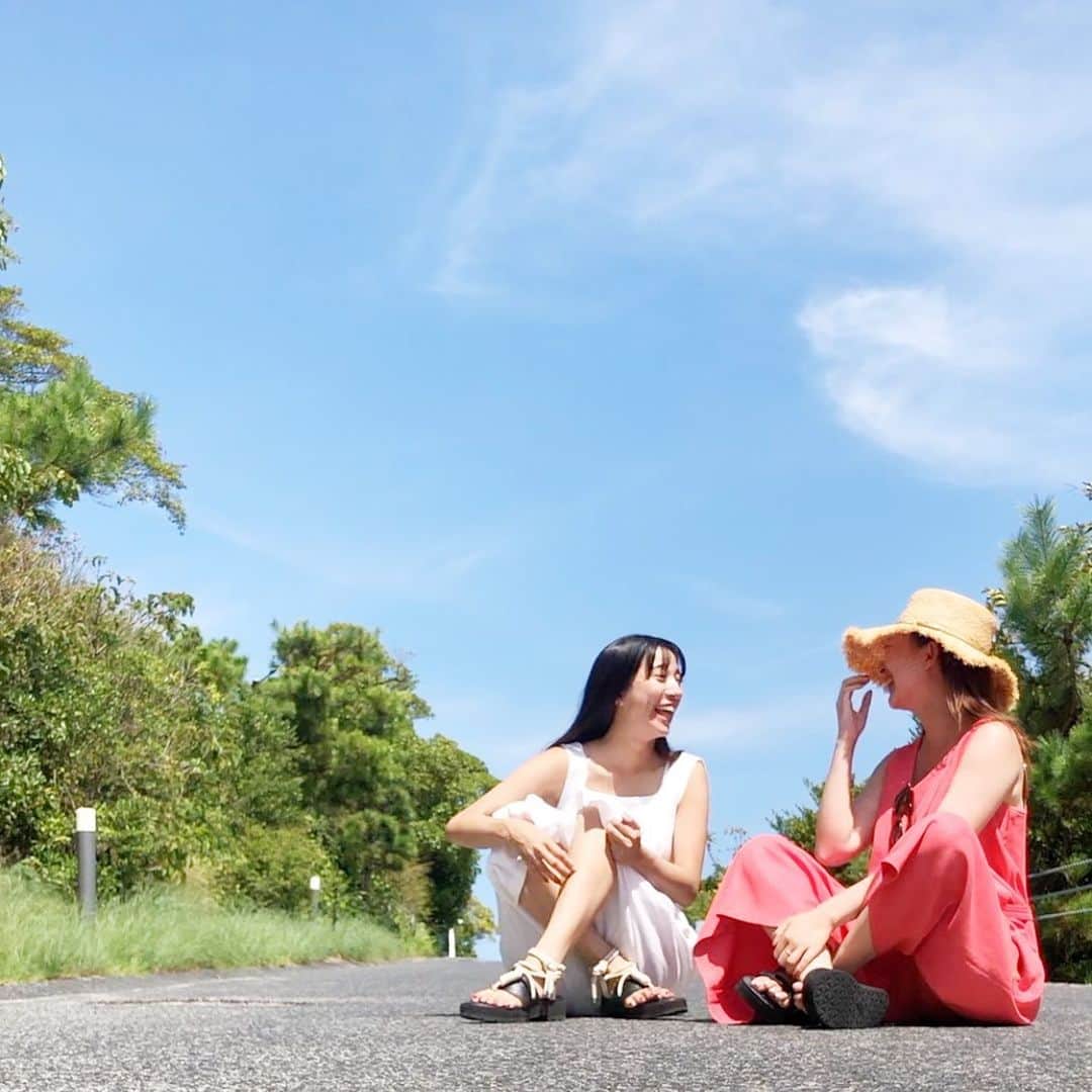 渡辺真実絵さんのインスタグラム写真 - (渡辺真実絵Instagram)「. BGMは青と夏🎧💚 #全力姉さんの香川旅行 #いー島直島」9月5日 23時29分 - mamu________________