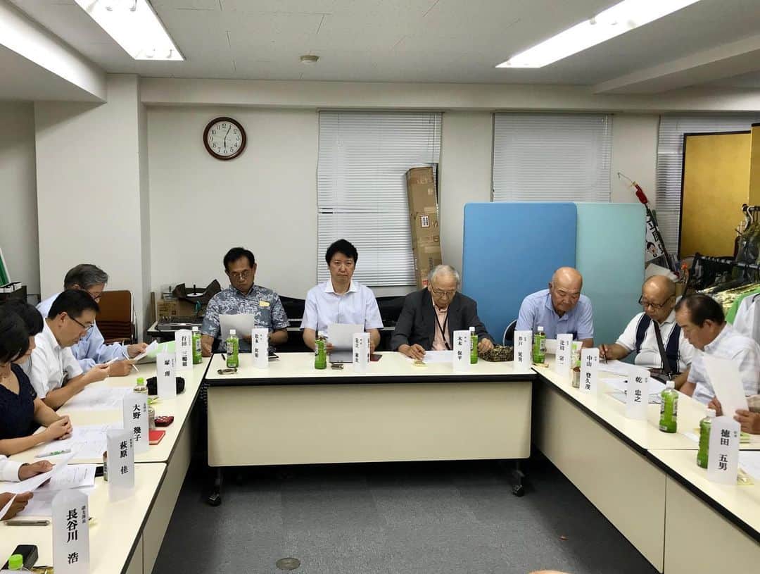 足立康史さんのインスタグラム写真 - (足立康史Instagram)「今夜は、維新の茨木市支部役員会。来春に予定されている市長選に向けた取り組み方針について、５人の市議団を中心に役員の皆様と議論しました。４年前の市長選から生じた課題を乗り越えて、茨木の未来のために一致団結できた、素晴らしい会合となりました。」9月5日 23時37分 - adachiyasushi