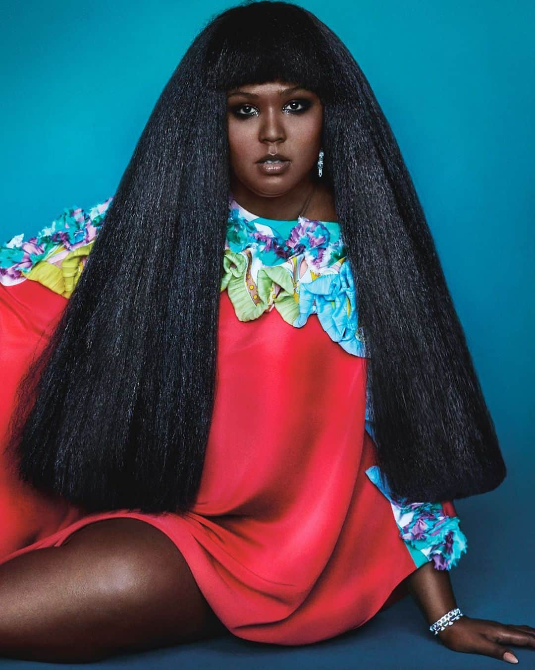 マリオ・テスティーノさんのインスタグラム写真 - (マリオ・テスティーノInstagram)「I loved shooting Lizzo. Stephen Gan, editor-in-chief of @vmagazine, has an amazing talent for spotting which star in music is shining brightest. He introduced me to Lady Gaga, Miley Cyrus, Beyoncé and Rihanna, to name a few, for me to photograph at very interesting moments in their careers. Lizzo was another one that really impressed me. I loved her personal style and music. - Amé fotografiar a Lizzo. Stephen Gan, editor en jefe de V Magazine, tiene un talento increíble para detectar qué estrella de la música brilla más. Me presentó a Lady Gaga, a Miley Cyrus, a Beyoncé y a Rihanna, por nombrar algunas, para que las fotografíe en momentos muy interesantes de sus carreras. Lizzo me impresionó mucho. Me encanta su estilo y me encanta su música. - LIZZO, 2018. - #Lizzo #VMagazine #MarioTestino」9月5日 23時48分 - mariotestino