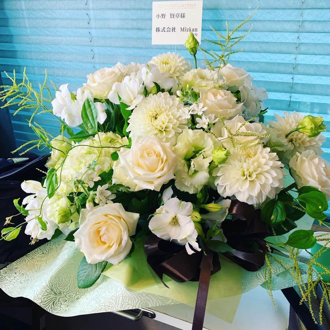 小野賢章のインスタグラム：「まさかミツカンさんのCMに出演する日が来るとは…。 優香さんの弟役で出演しております！ 是非ご覧ください！！ #ミツカン #キムチ鍋つゆ https://youtu.be/rSVFDi5TqMw」