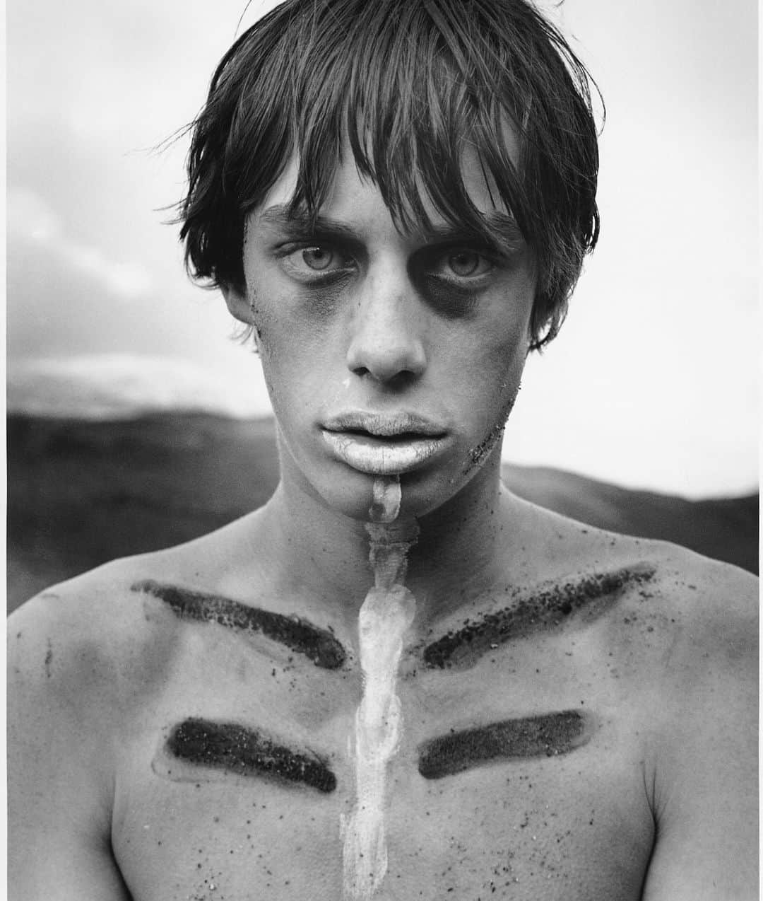 カーター・スミスのインスタグラム：「“The world, that understandable and lawful world, was slipping away.” LORD OF THE FLIES」