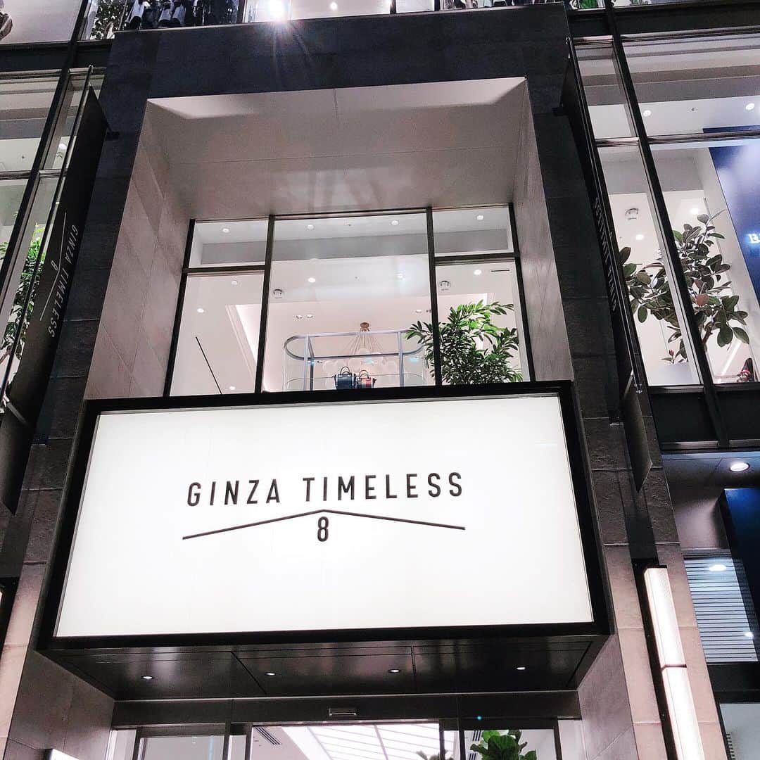 Mameのインスタグラム：「GINZA TIMELESS 8 オープニングレセプションパーティーにお邪魔しました✨ こちらはSANYOCOAT のトレンチコート✨ 素材、色味、機能性、どれをとってもほんとうにいいコートで、世代を超えて愛されるコートです🍀」