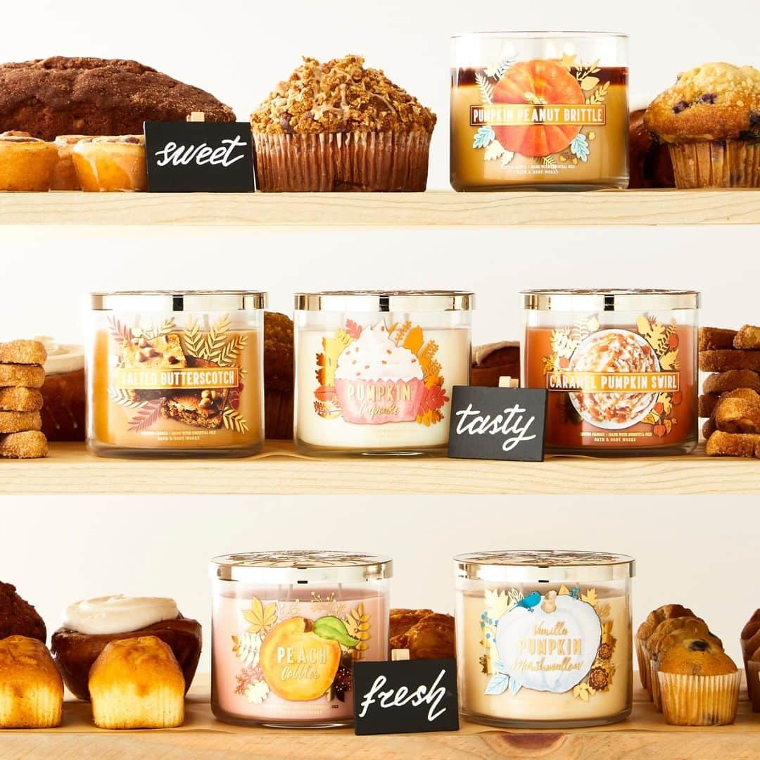 Bath & Body Worksさんのインスタグラム写真 - (Bath & Body WorksInstagram)「When your Candle collection is extra sweet! 😍🥧🧁 THIS is what Fall smells like!」9月6日 0時01分 - bathandbodyworks