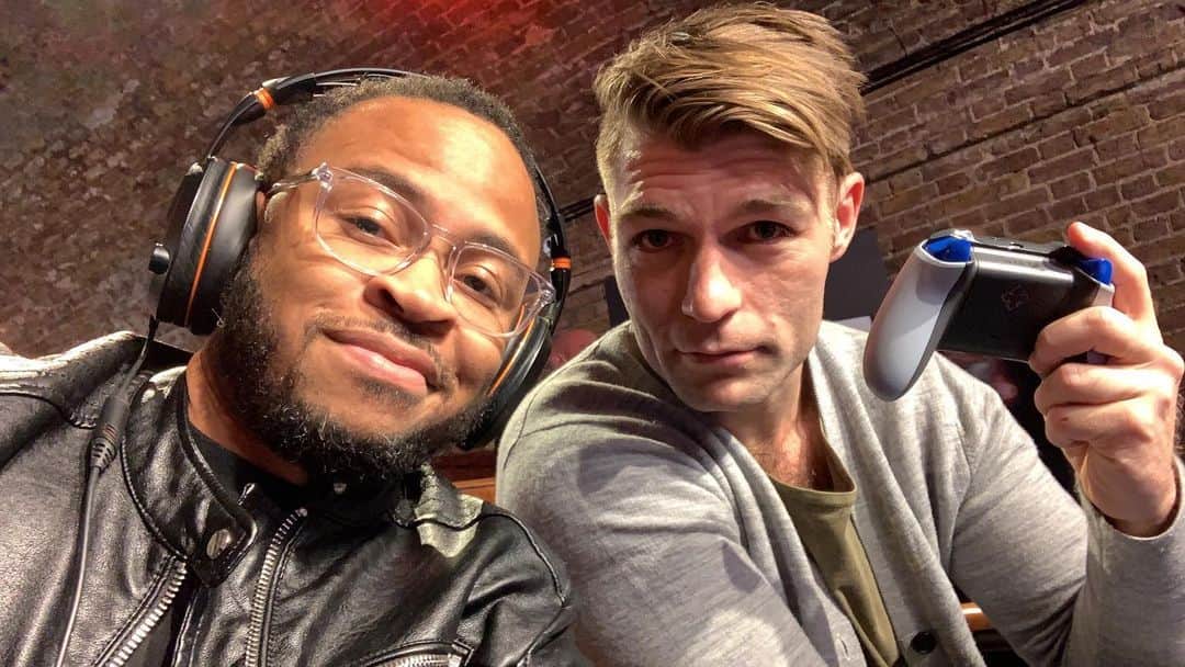 ユージン・バードのインスタグラム：「Yup! @liam.j.mcintyre #London #Gears5 #GearsInk」