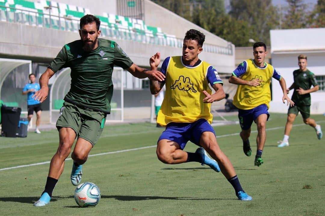 レアル・ベティスさんのインスタグラム写真 - (レアル・ベティスInstagram)「💚🆚💚 ¡Partido contra el #BetisDeportivo en el último entrenamiento de la semana!」9月6日 0時17分 - realbetisbalompie