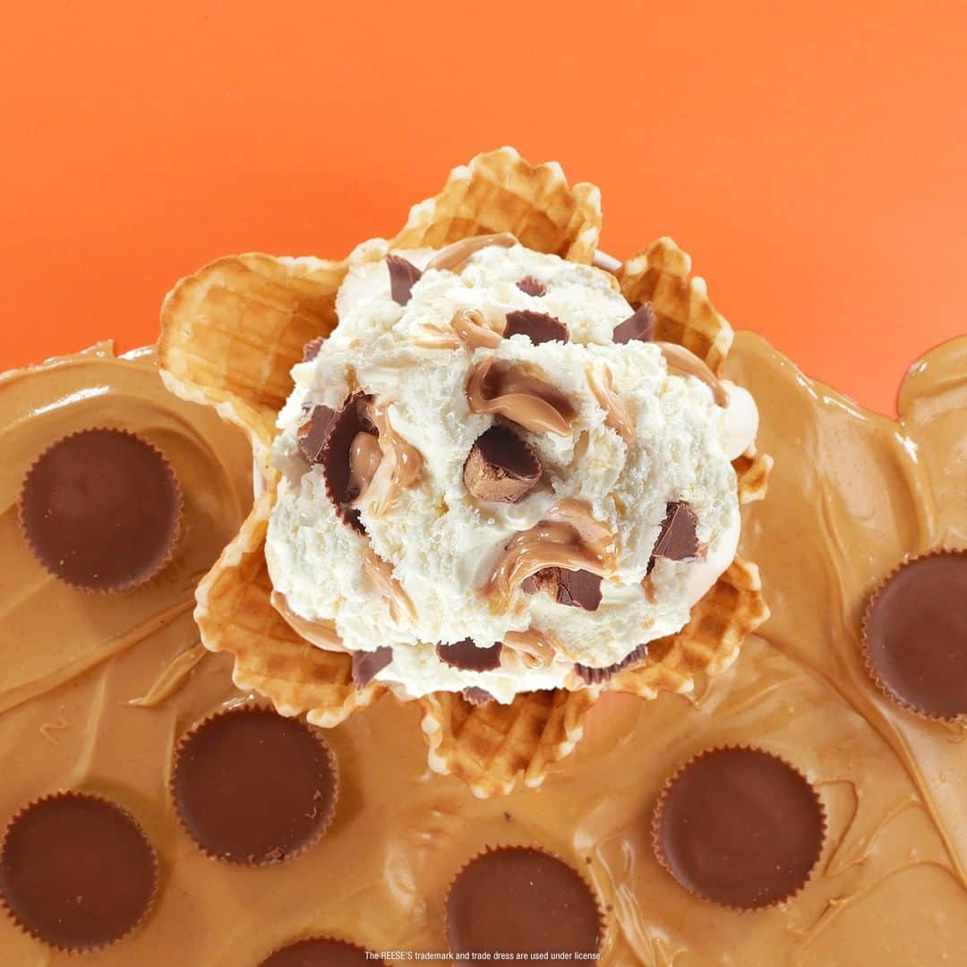 コールド・ストーン・クリーマリーのインスタグラム：「Our new Reese’s Peanut Butter Awesome Sauce Creation™ is sure to satisfy your Reese’s Peanut Butter Cup craving! This Creation is made with Sweet Cream Ice Cream, double the Reese’s Peanut Butter Sauce and Reese’s Peanut Butter Cup! 🍫🥜」