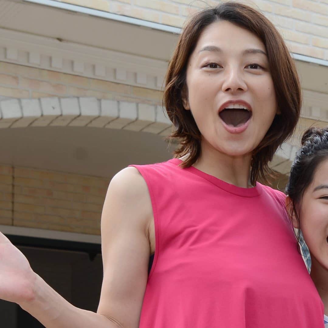 日本テレビ ドラマ「わたし旦那をシェアしてた」さんのインスタグラム写真 - (日本テレビ ドラマ「わたし旦那をシェアしてた」Instagram)「#わたし旦那をシェアしてた 最終回、このあと深夜0:29から放送です‼️✨ 今週の #６分割 は…  クランクアップを迎えた３つの家族🤗✨ ドラマの中でも、こんな弾ける笑顔が見られるでしょうか…⁉️ 最後妻たちの運命がどうなるのか、ご注目ください✨  #リアタイ待機 #小池栄子 #りょう #岡本玲 #赤楚衛二 #黒木啓司 #渡辺真起子 #平山浩行 #夏木マリ #ヒルクライム #事実愛 #木曜日も夜ふかし #旦シェア」9月6日 0時20分 - _danshare_