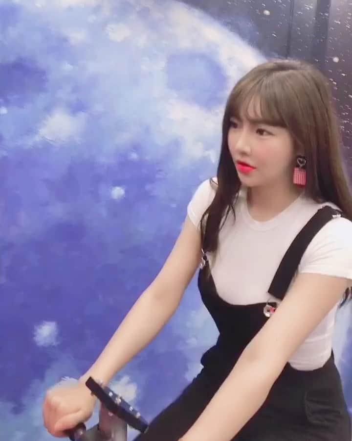 hyeriのインスタグラム：「아무리 달려도 실패.....게임진짜못해나는....#개임#달리기#실전#혜리#아」