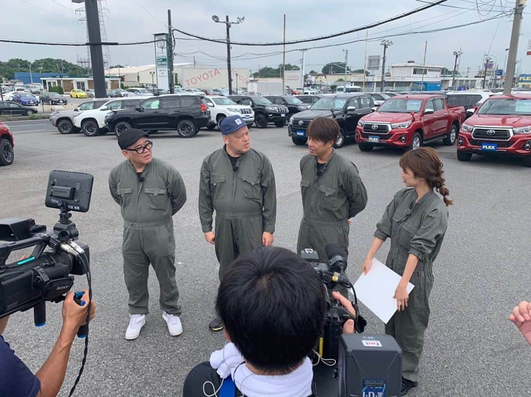 ロッシーさんのインスタグラム写真 - (ロッシーInstagram)「ただいまー！今日は！ フジテレビONE 『兵動・野爆のキャンピング王国 』ロケ！ 今回は、グッとリアルキャンピングカーに、せまり、グッとバーベキューに、力入ってます！是非見てねー！ キャンピングカーも肉も 最高なロケでした！  #フジテレビONE #兵動野爆のキャンピング王国  #兵動大樹 さん #野性爆弾 #たけだバーベキュー #菜乃花 さん #伊藤ジョントラボルタ #キャンピングカー #バーベキュー #BBQ #野性爆弾 #ロッシー #より。 #ロシ写真」9月6日 0時43分 - yaseibakudan_rossy