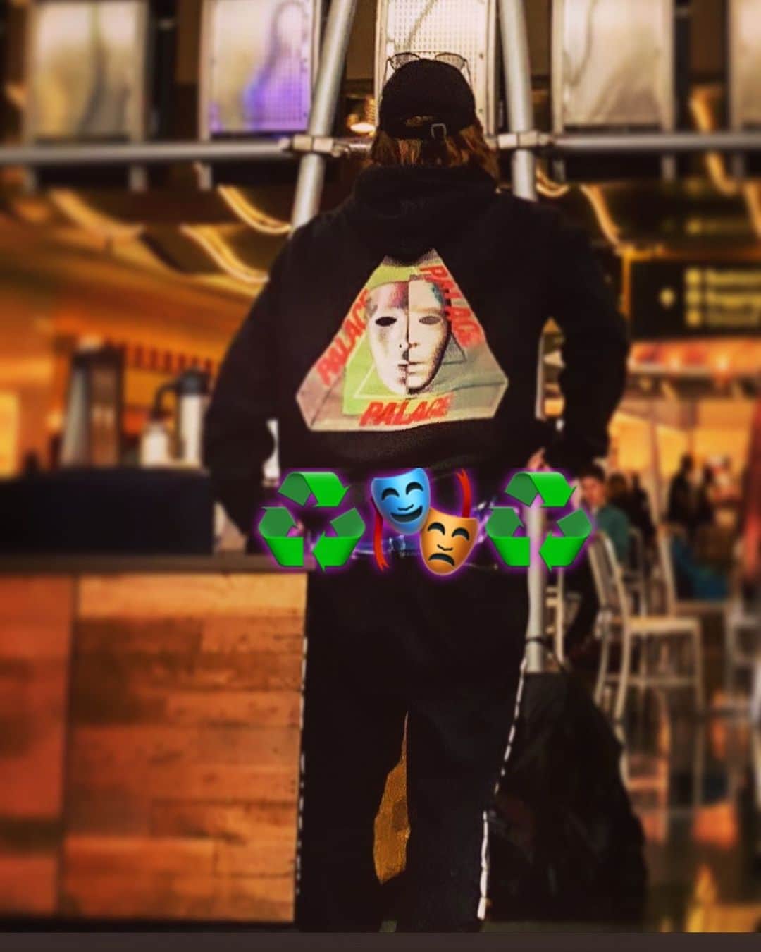 荒木駿平のインスタグラム：「. ♻️ . 🎭 . キュウシュウ . 🚀 . ⛲️」