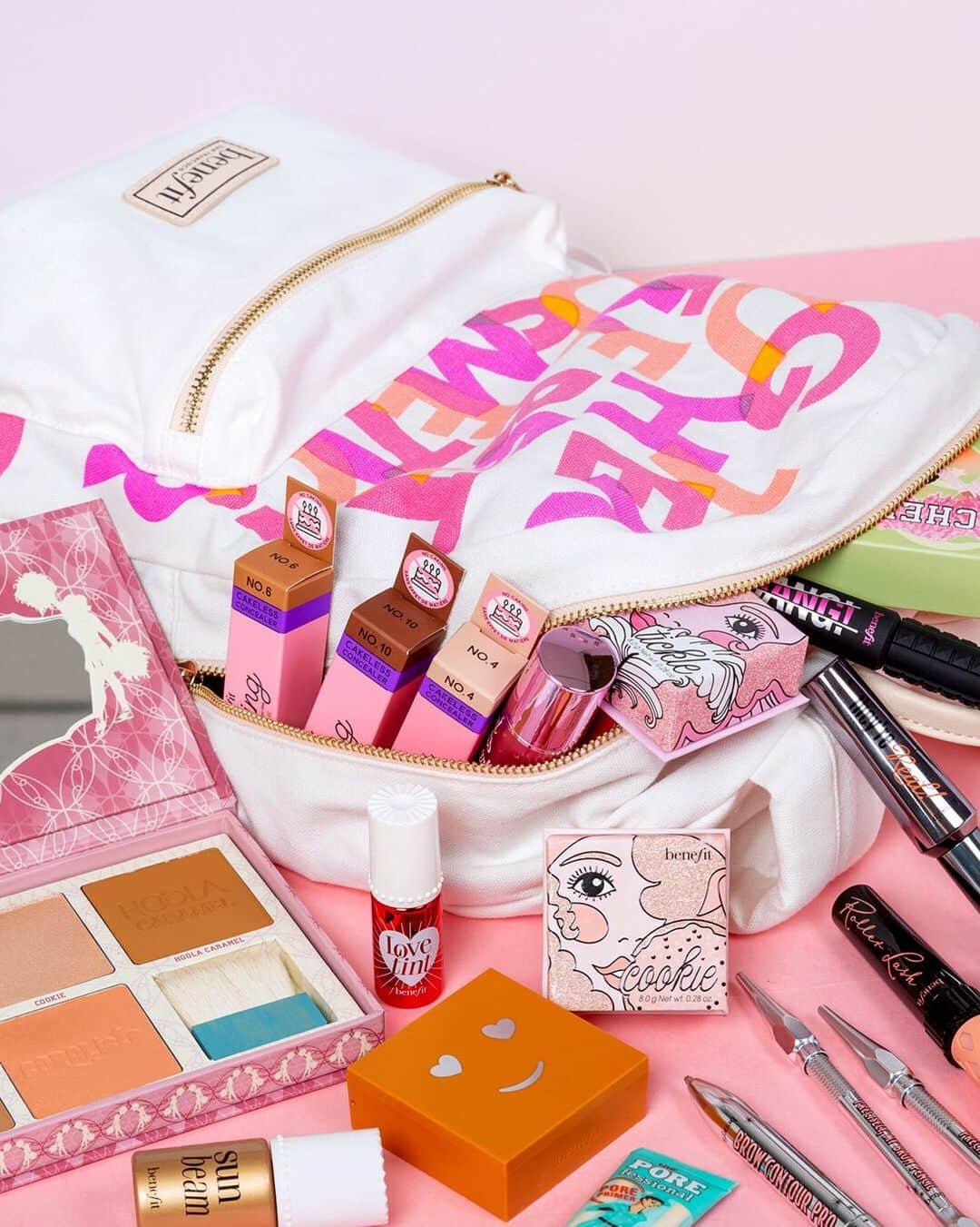 Benefit Cosmeticsさんのインスタグラム写真 - (Benefit CosmeticsInstagram)「Beauty school is officially in session! ✏️🎒 Score a FREE #benefit backpack with a $100+ purchase on benefitcosmetics.com!」9月6日 1時24分 - benefitcosmetics