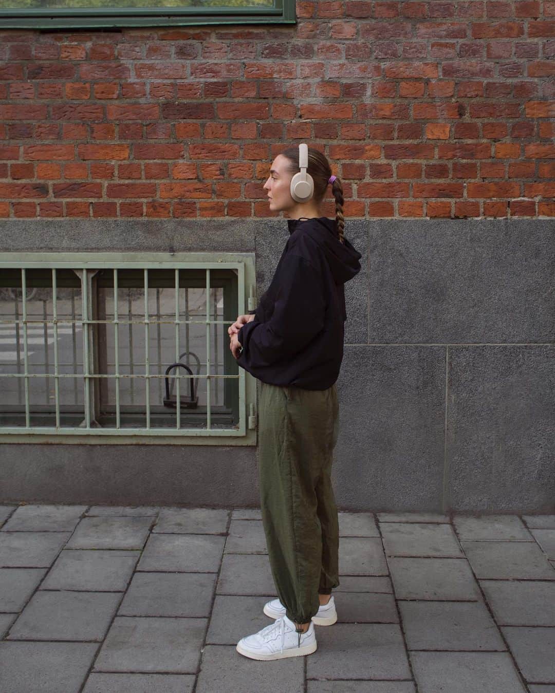 のインスタグラム：「Annonce. Zoned out with @urbanears #urbanears #pampas」