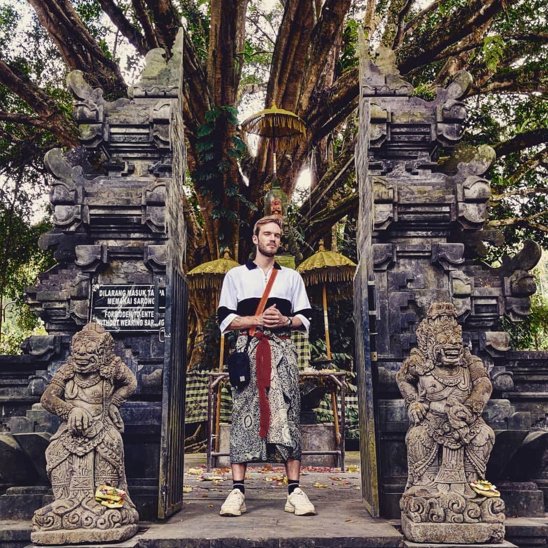 ピューディパイのインスタグラム：「Thank you @Hiddenretreats for gifting us our honeymoon, we had an unforgettable time in Bali #ad」