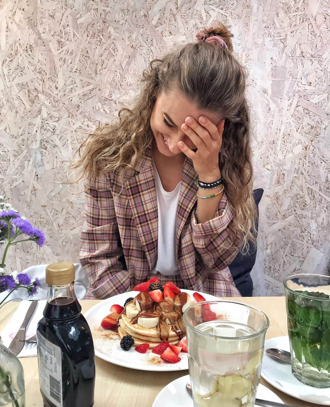 ラウラ・デ・ウィットさんのインスタグラム写真 - (ラウラ・デ・ウィットInstagram)「These pancakes got me all giggly and stuff 🤪❤️🥞」9月6日 1時50分 - lauradewitte