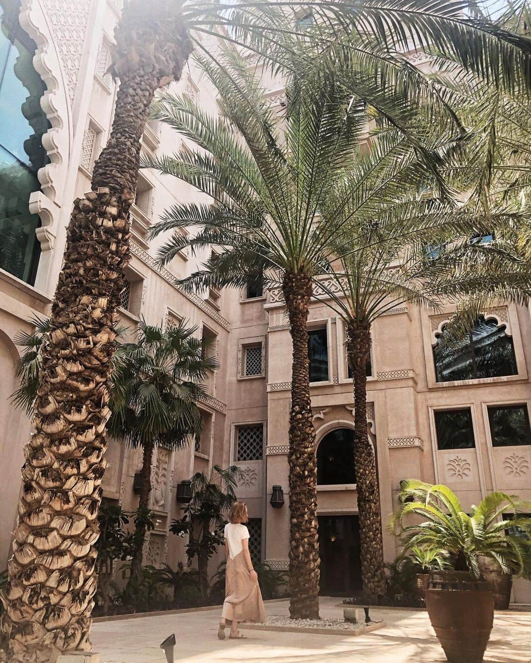リアノン・ランゲラック（ミッチェル・ランゲラックの妻）さんのインスタグラム写真 - (リアノン・ランゲラック（ミッチェル・ランゲラックの妻）Instagram)「I’m in love with the Arabian architecture 🕌 #dubai #middleeast」9月6日 1時48分 - riri_langerak