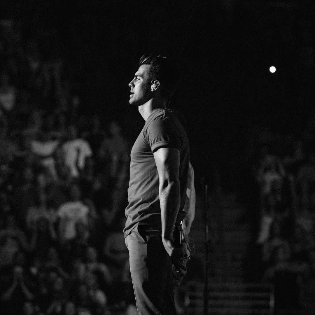 ジョー・ジョナスさんのインスタグラム写真 - (ジョー・ジョナスInstagram)「PENN STATE 💪🏼 #HappinessBeginsTour」9月6日 1時48分 - joejonas