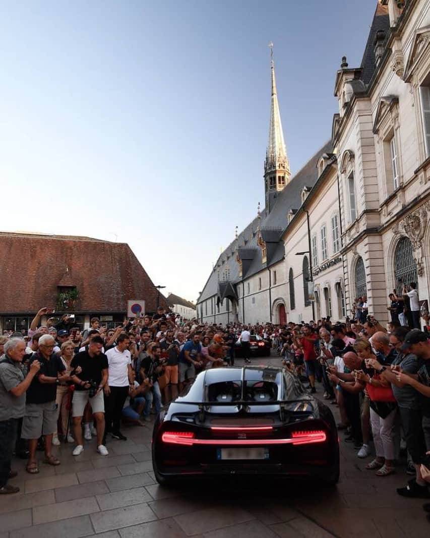 ブガッティさんのインスタグラム写真 - (ブガッティInstagram)「Reaching the peak phase of our 110Ans celebration, BUGATTI owners are touring through Europe from our founder’s birthplace in Milan to the founder’s headquarters at Molsheim.  #BUGATTI #BUGATTITheGrandTour #BUGATTI110ans #BUGATTIChiron #Chiron」9月6日 1時56分 - bugatti