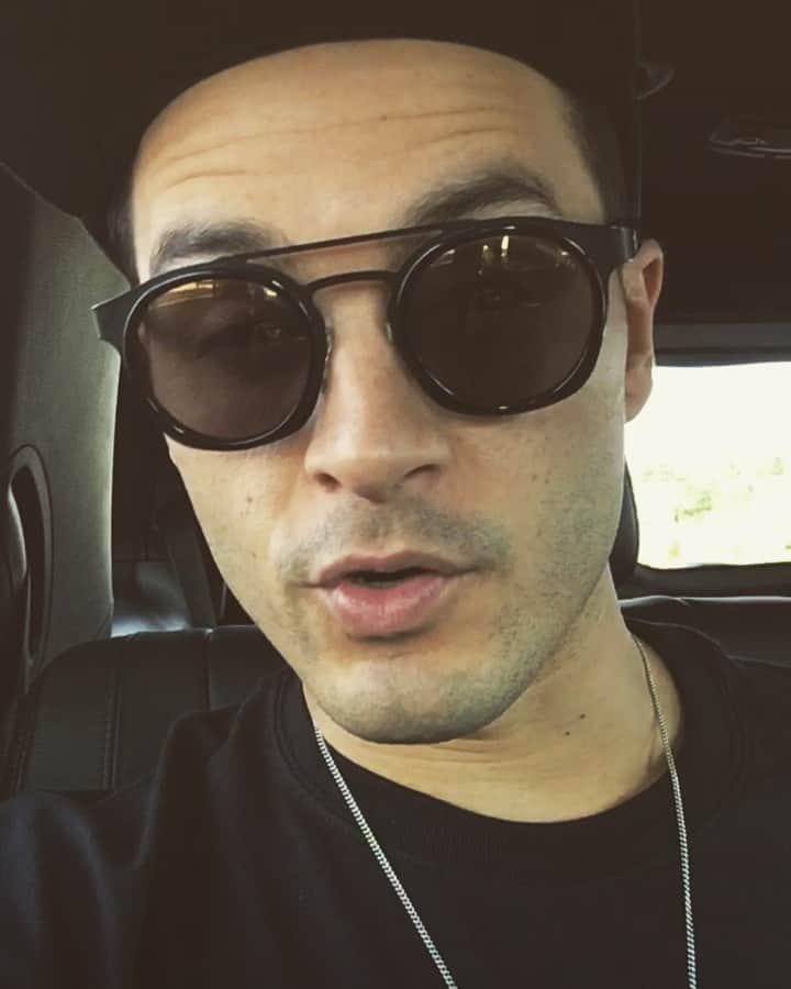 マイケル・マラーキーのインスタグラム：「Tickets for the Michael Malarkey 2020 European Tour are available NOW. Dates and cities below. See you on the road! Link in bio for tickets... ・・・ Jan 09 UK Manchester, Deaf Institute Jan 10 UK London, Bush Hall Jan 11 FRA Paris, Cafe La Danse Jan 13 BEL Antwerp, Zappa Jan 14 HOL Amsterdam, Melkweg Jan 15 GER Cologne, Luxor Jan 17 DEN Copenhagen, Little Vega Jan 18 SWE Stockholm, Nalen Klubb Jan 19 NOR Oslo, Parkeateret Jan 21 GER Hamburg, Nochtspeicher  Jan 22 GER Frankfurt, Das Bett Jan 23 GER Berlin, Bi Nuu Jan 24 POL Warsaw, Proxima Jan 25 CZE Prague, Roxy Jan 27 HUN Budapest, Durer Kert  Jan 28 AUT Graz, Orpheum Jan 29 SLOV Bratislava, Randal Club  Jan 31 ITA Milan, Gate Feb 01 GER Munich, Strom Feb 03 UKR Kiev, Caribbean Club Feb 05 RUS Moscow, 16 Tons Feb 06 RUS St Petersburg, The Place Feb 07 SPA Barcelona, Antiga Fabrica Estrella Damm Feb 08 SPA Madrid, Moby Dick」