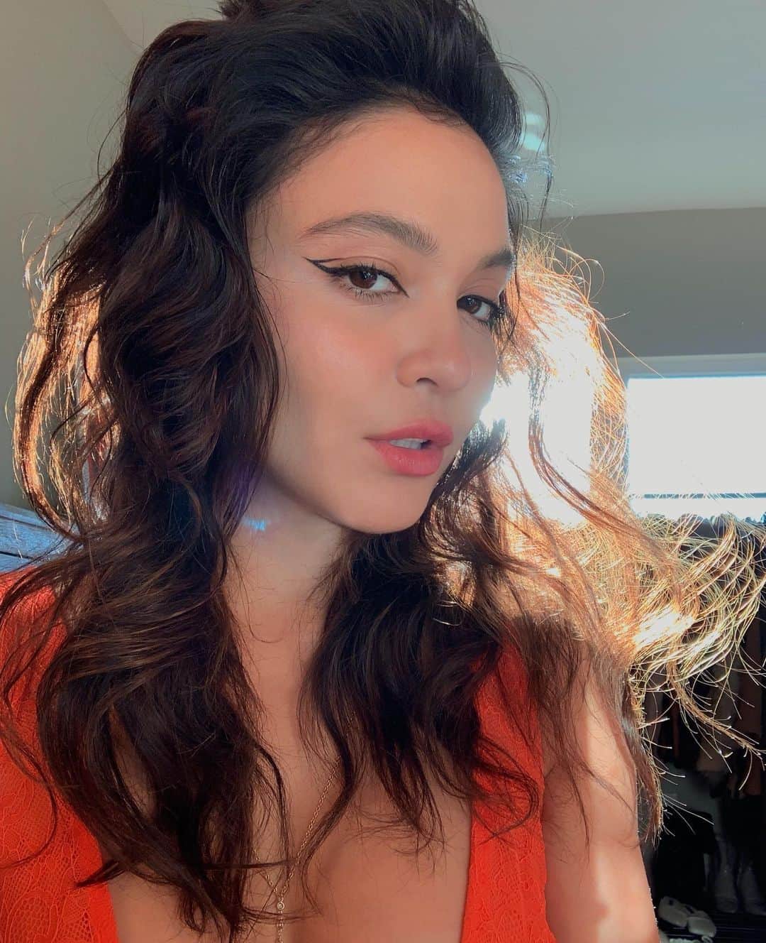 ステラ・ハジェンズのインスタグラム：「haven’t you heard? september’s the new october 🕸」