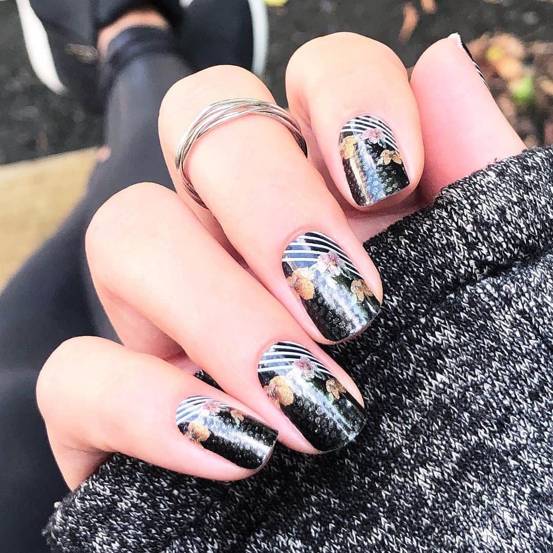 Jamberryのインスタグラム：「We know you’re 😍😍 over the latest #lacquerstripsjn launch, but have you checked out this month’s Trendy-10 Collection yet? Designs are great for pairing together or wearing alone and all the wraps are perfect for Fall. Drop a 💜 below if you love #blossomsforbaejn . . . Find all of September Trendy-10 under Products > Nails & Beauty > Trendy-10 . . . #jamberry #jamberrynails #beneyou #beneyoulife #jamberrynailwraps」
