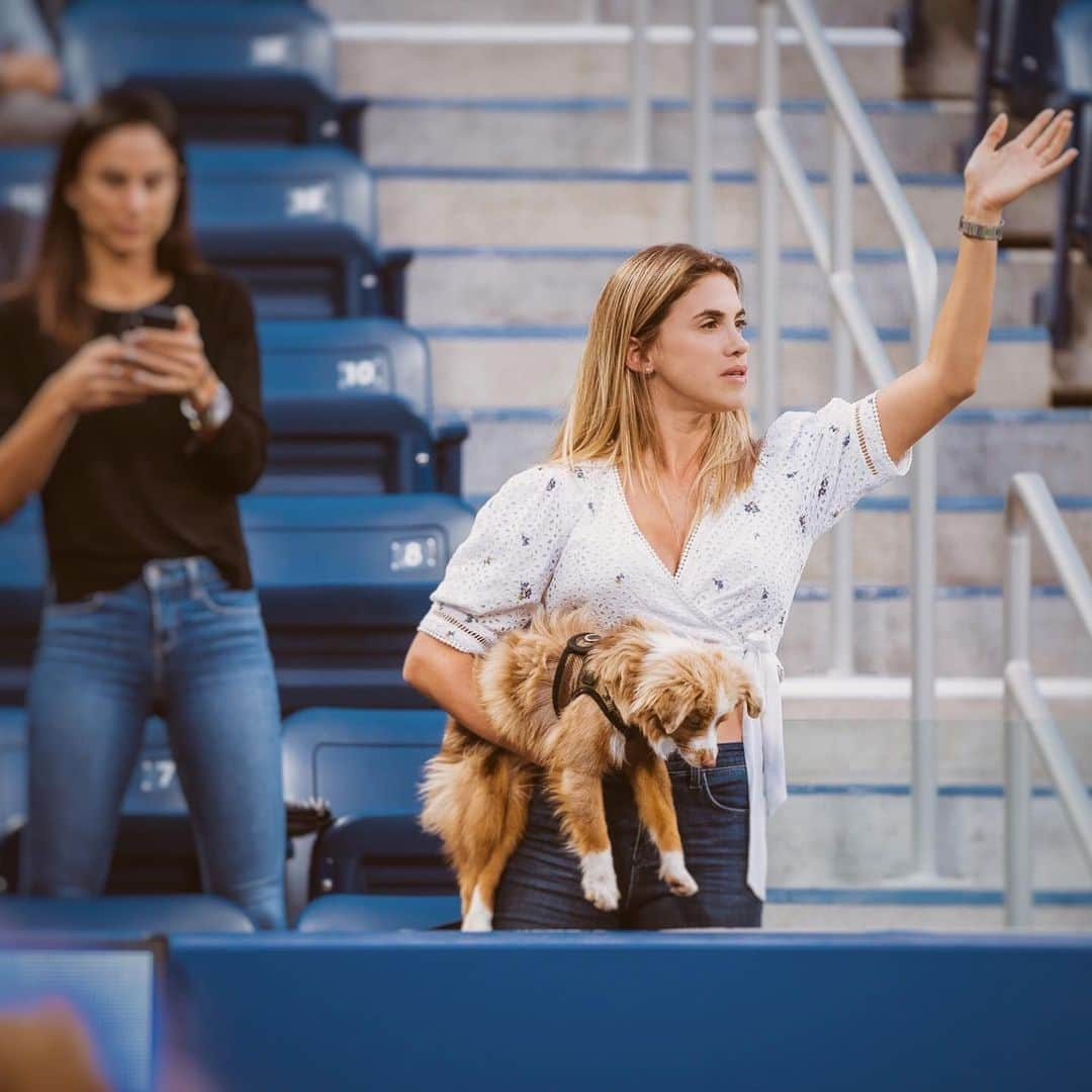 ベレン・モゾさんのインスタグラム写真 - (ベレン・モゾInstagram)「📵Busy watching my boyfriend dominate! 💁🏼‍♀️ @usopen  Are you following? 📸 @alvarado_foto」9月6日 7時40分 - belenmozo