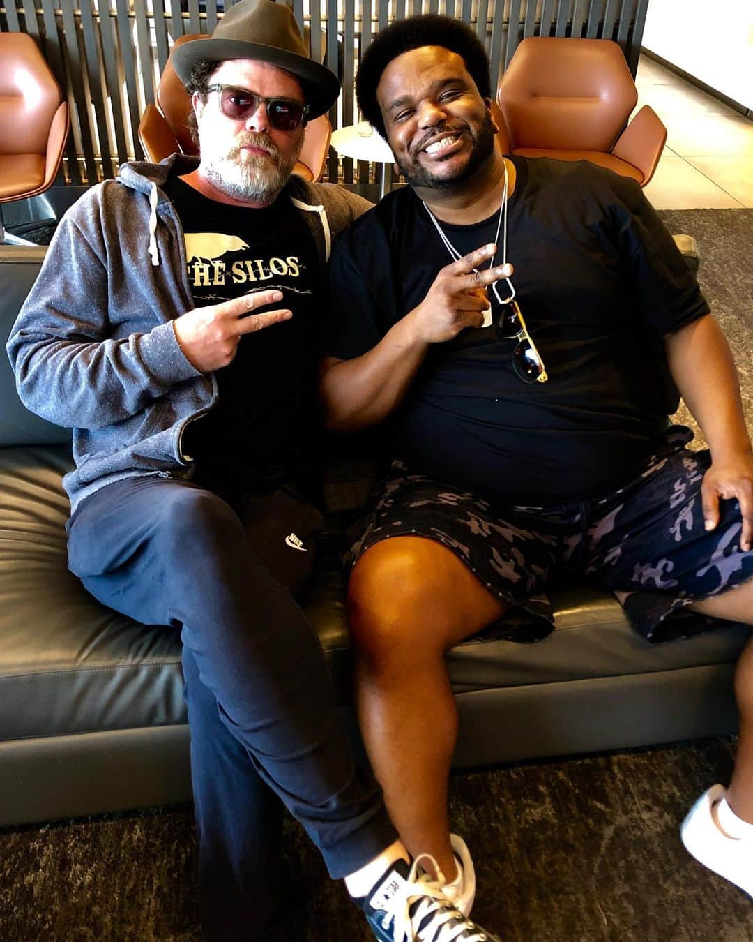 レイン・ウィルソンさんのインスタグラム写真 - (レイン・ウィルソンInstagram)「Ran into an old friend from work at the airport... @mrcraigrobinson」9月6日 7時45分 - rainnwilson