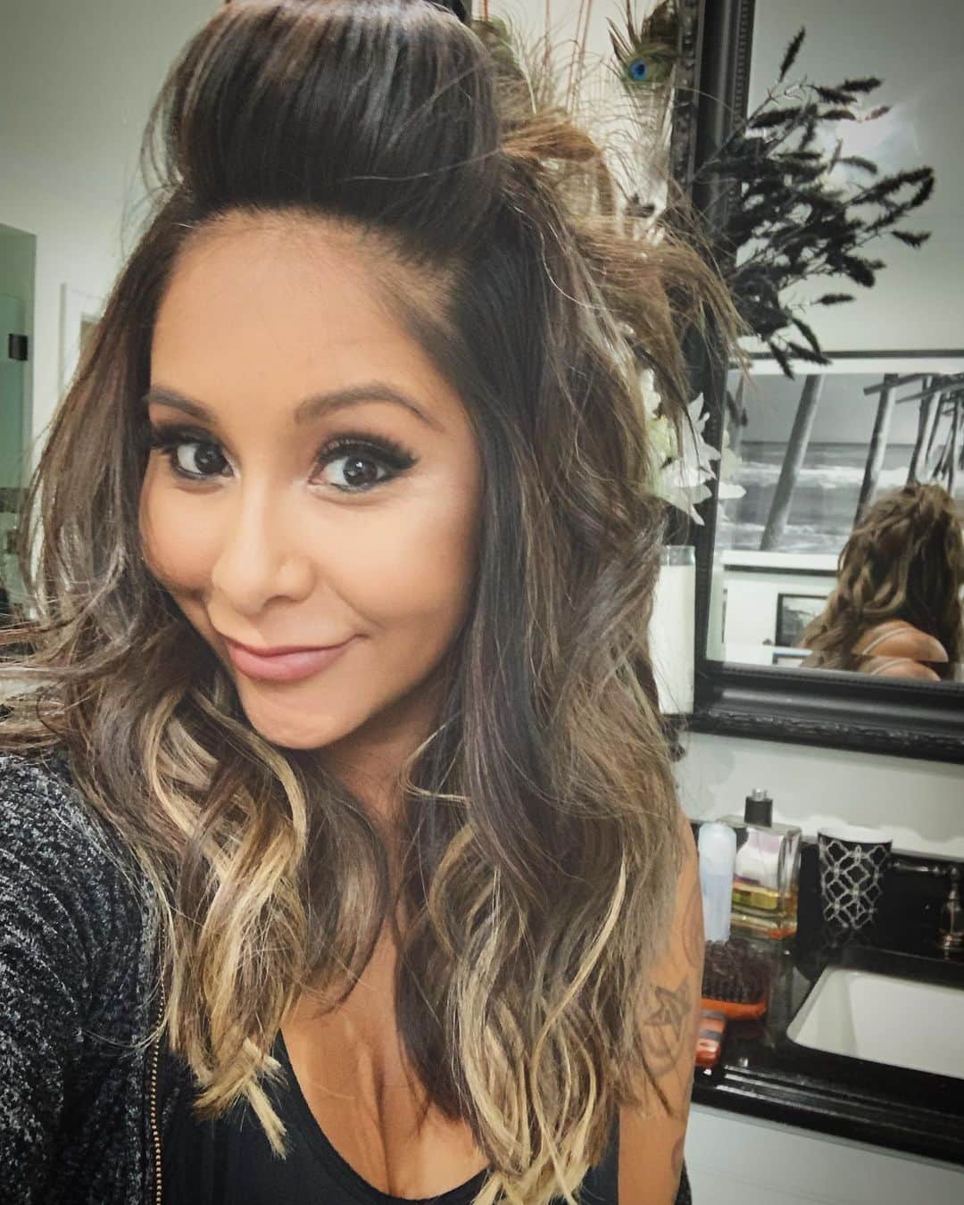 ニコール・ ポリッツィのインスタグラム：「I invented the friggin poof. 💂🏽‍♀️( Wait, how do you not realize this was a quote i said in season one? Calm down with the year the poof was actually invented lmao)」