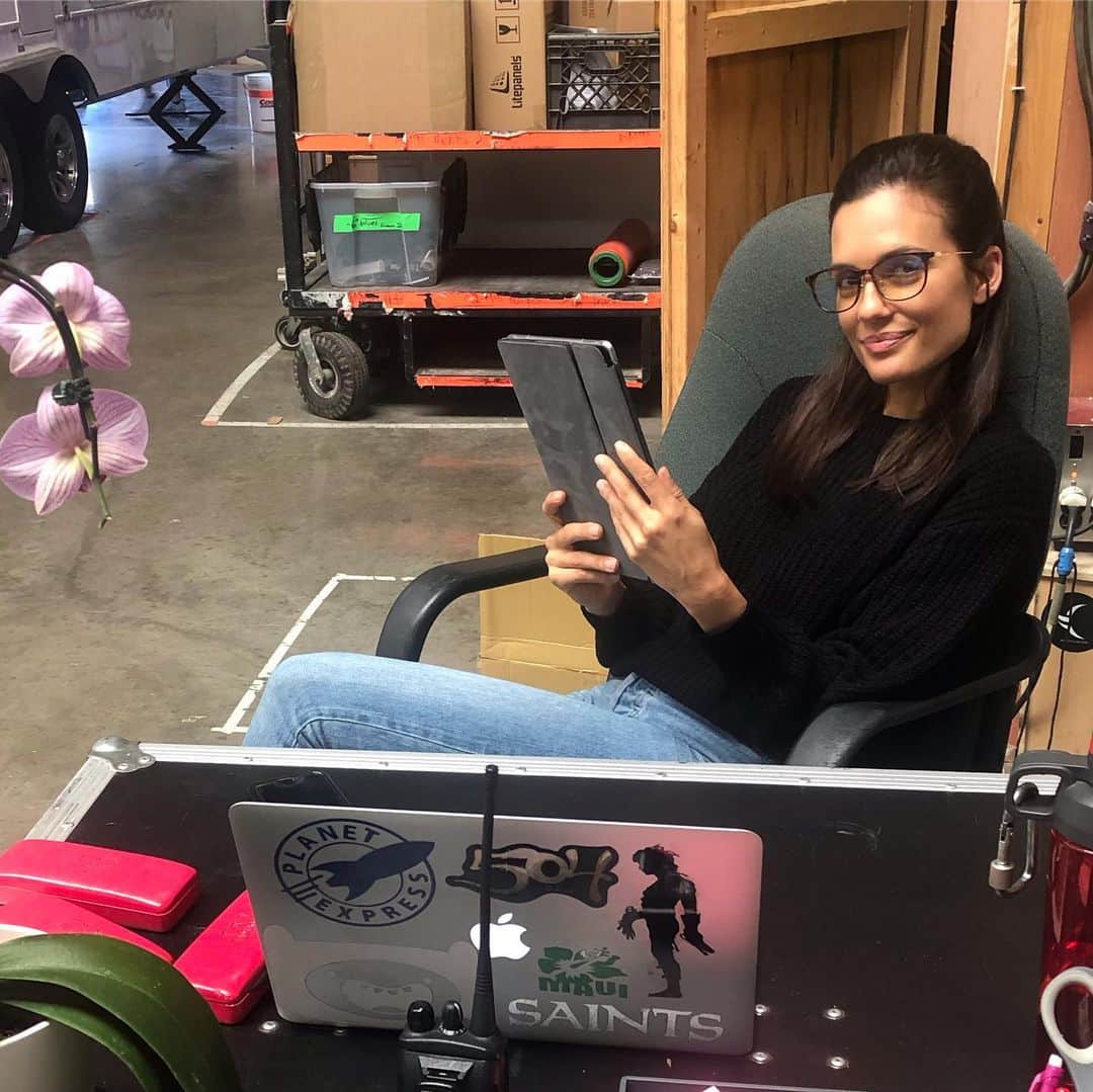 トーレイ・デヴィートのインスタグラム：「Hey guys!  Wanted to share this super cool company that I found and love with you all. 🦋 Ya know that feeling of fatigue you feel after spending hours on one of your many devices?  Did you know that a lot of that “drained” feeling you feel is caused by digital eye strain due to blue light exposure which comes from most of your digital devices and electronics?! 🦋 I have committed to being as paperless as possibly, on and off set.  Goodbye paper scripts!  I use my iPad, laptop and iPhone for pretty much everything. Which is great, but was really causing some headaches and blurry vision by then end of the day. And as someone who values my vision, as well as doing my part to be as environmentally conscious as possible (as I am sure most of you do too), I sought out to find something to help the situation.  Lady Boss glasses not only have a dope name and are a wonderful female empowering company, but they also use Intelligent Filter Technology (IFT) to protect your eyes by blocking and purifying the light that emits from your screens. I feel such a difference from when I wear them to when I don’t. Plus they have so many great styles,make for some really cute accessories and won’t break your bank!  Save the planet and protect your eyes! They’re the only ones you’ve got (both the planet and your eyes)! 🌎❤️ ✌️ #womenempoweringwomen #ladyboss #ladybossglass #protecteyes #paperless #ecofriendly #ecoconscious」