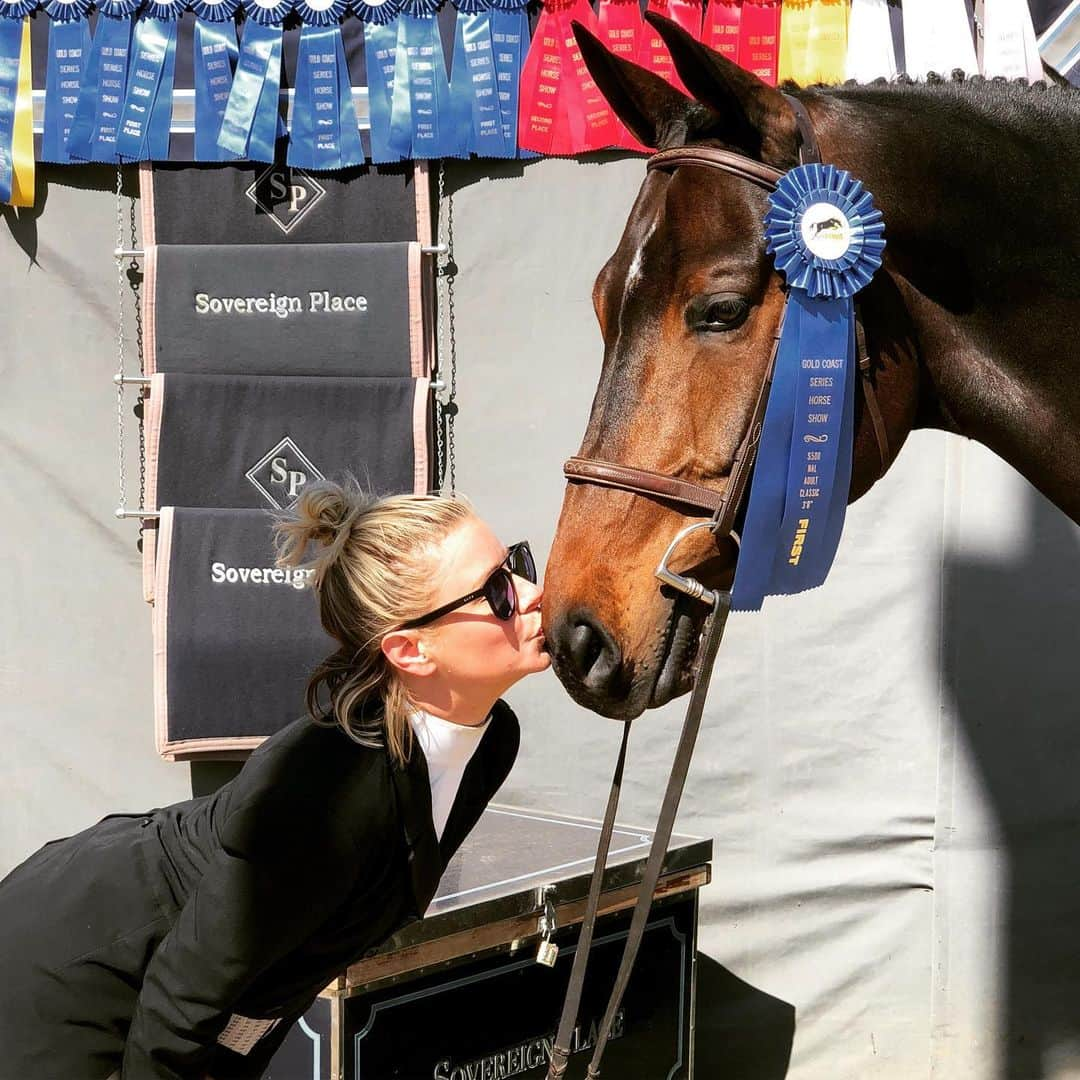 アリアナ・マディックスさんのインスタグラム写真 - (アリアナ・マディックスInstagram)「#tbt winning our first classic with my boy Walter 🥰🥰🥰🥰 apparently i do some of my best riding hungover 🤷🏼‍♀️」9月6日 2時38分 - arianamadix