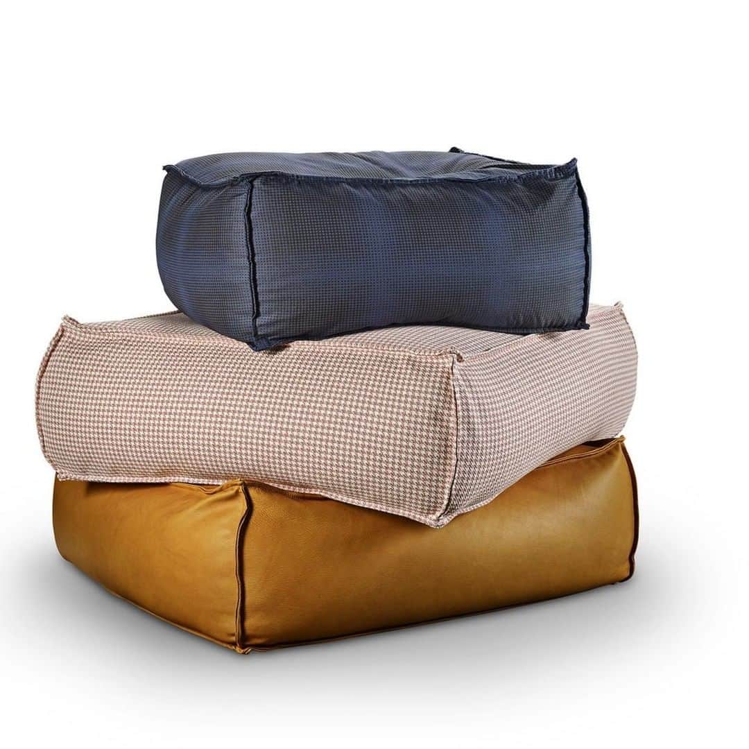eilersenさんのインスタグラム写真 - (eilersenInstagram)「Fancy a fancy footstool? Bag comes in several sizes and is the perfect addition to your living room.⁠ ⁠•⁠ •⁠ • ⁠ #eilersen #eilersenfurniture #myeilersen #bag⁠ #interiordesign #design #homedecor #sofa #footstool #pouf #danishdesign #inredning #hem #interiør #interiorlovers #interior123 #interiordesign #modernliving #minimalism #nordiskehjem #furniture #interiors #craftsmanship #luxurylifestyle #home #designinterior #livingroominspo #stue #livingroom⁠」9月6日 3時00分 - eilersen