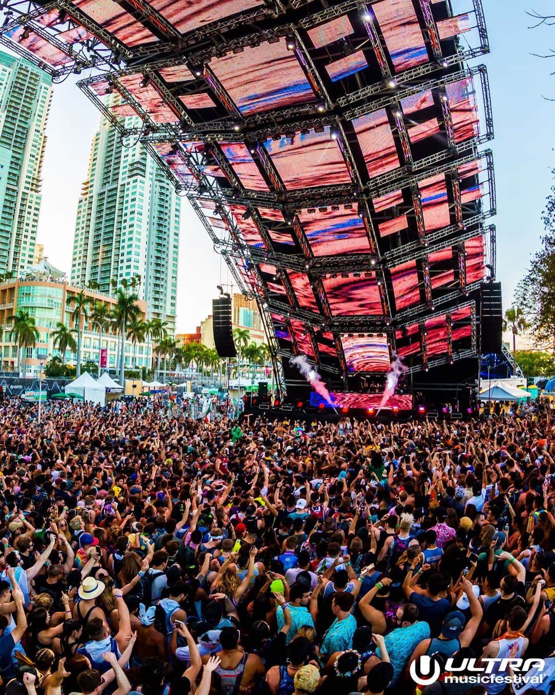 Ultra Music Festivalさんのインスタグラム写真 - (Ultra Music FestivalInstagram)「Each stage at Ultra sets a one-of-a-kind vibe giving you the opportunity to experience a variety of sounds wherever you go!」9月6日 2時58分 - ultra