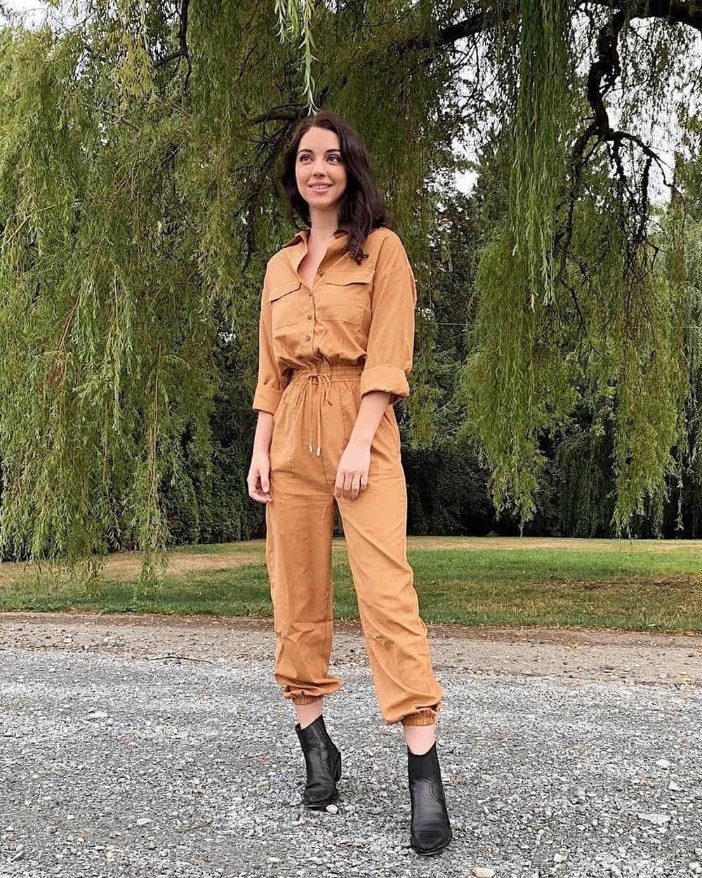 アデレード・ケインのインスタグラム：「🍊 @fashionnova #sponsored」