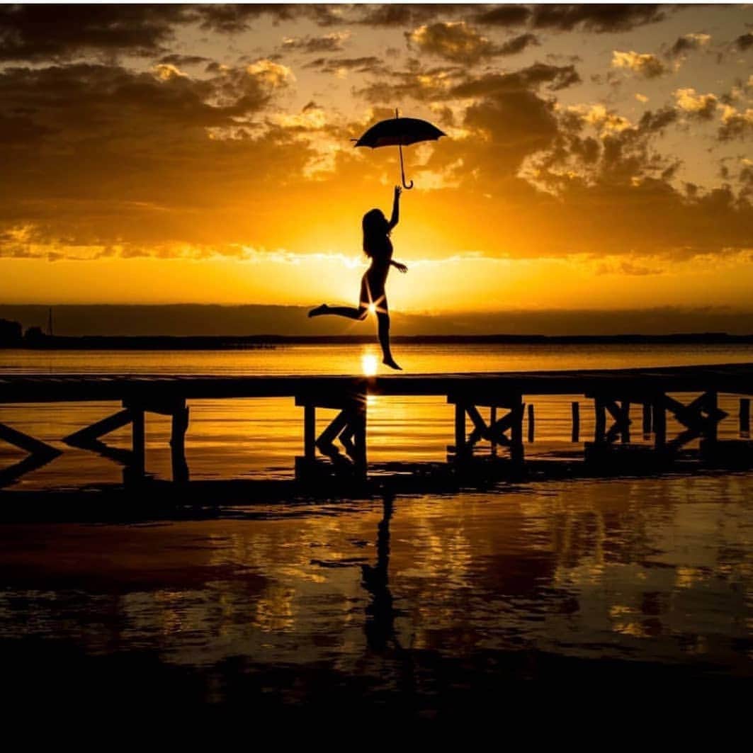 のインスタグラム：「Magic sun in France with this photo by @crom_de_holtiphabros  at @igersfrance 🌞😍📸🙌 #igersfrance #igers」