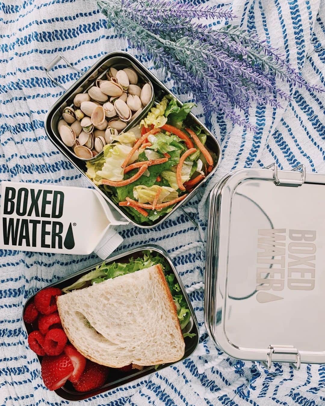 のインスタグラム：「Turns out, there IS such a thing as free lunch (boxes)! Receive your branded stainless steel #BoxedWater carrier with a 500mL 24 pack purchase. Link in bio!  #MealPrep #BoxedWater #BoxedWaterIsBetter #FlashSale #BetterPlanet #Lunch #LunchBox #Foodie #NoPlasticPledge」
