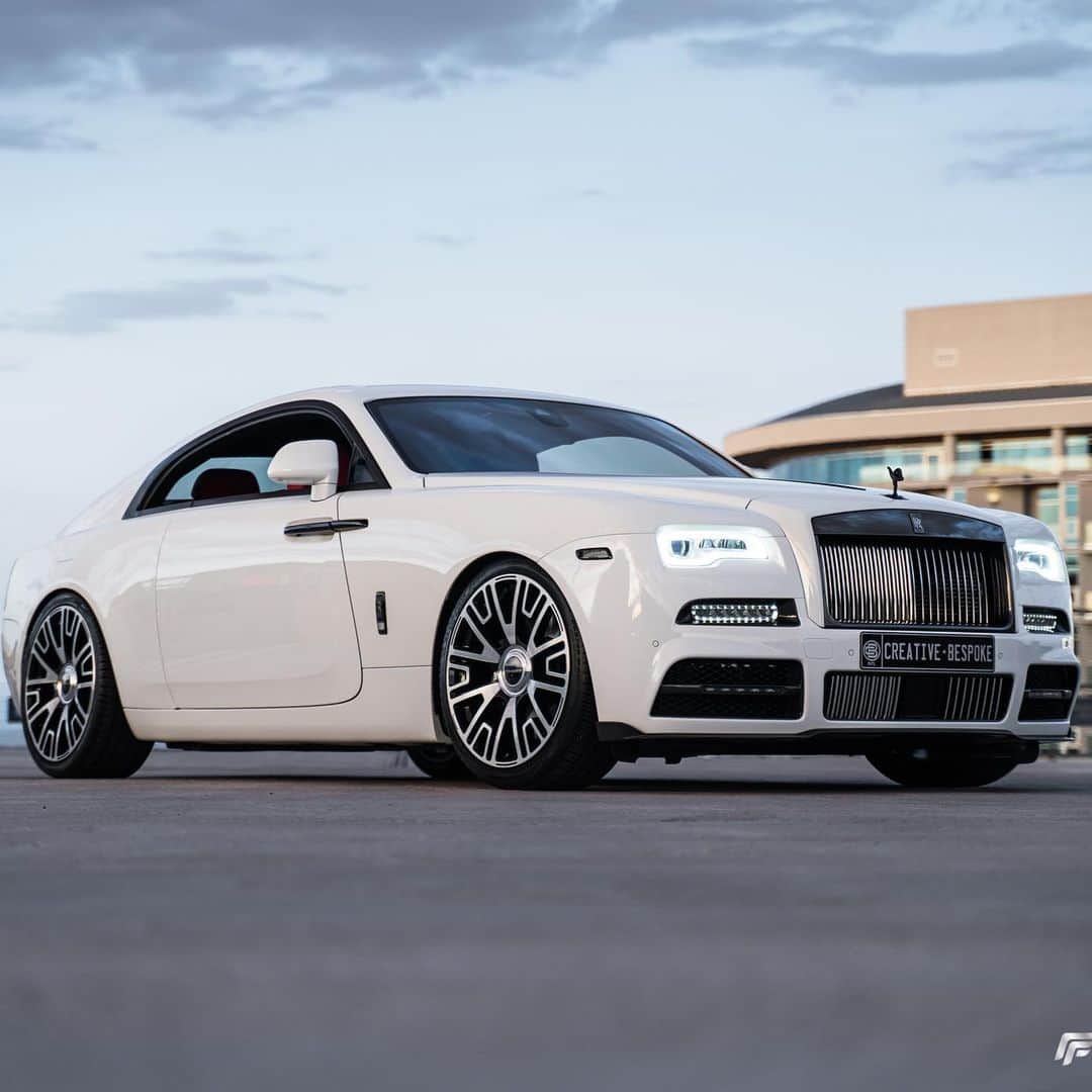 CarsWithoutLimitsさんのインスタグラム写真 - (CarsWithoutLimitsInstagram)「Mansory Wraith built by @creativebespoke  Would you buy it ?? @creativebespoke Best custom exotic cars for sale  #carswithoutlimits #rollsroyce #wraith #mansory #cbclub #creativebespoke」9月6日 4時12分 - carswithoutlimits