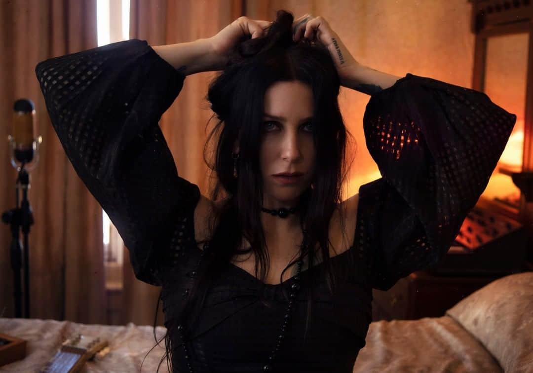 Revolverさんのインスタグラム写真 - (RevolverInstagram)「@cchelseawwolfe's "Deranged for Rock & Roll" is her "love song to music," she says. "Every time I ever tried to walk a different path, music always called me back home to it. It's in my blood; it's my one source of true peace. I love its chaos and its rough edges, and I love the way it can bring understanding and comfort. I belong to music, and it to me." Hear it — and watch its cinematic music video, directed by @gilberttrejo38 and set in the "purgatory of a desert bar" — on revolvermag.com. 📸: @kraw」9月6日 4時43分 - revolvermag