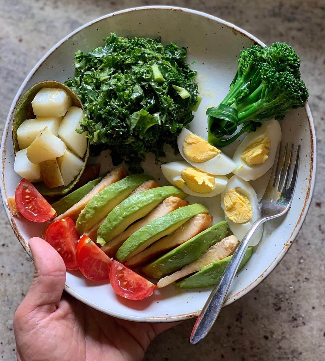 ミーシャ・コリンズさんのインスタグラム写真 - (ミーシャ・コリンズInstagram)「I made you a smoked trout Niçoise salad for lunch. bit.ly/AEClub_HC  #theadventurouseatersclub」9月6日 5時02分 - misha