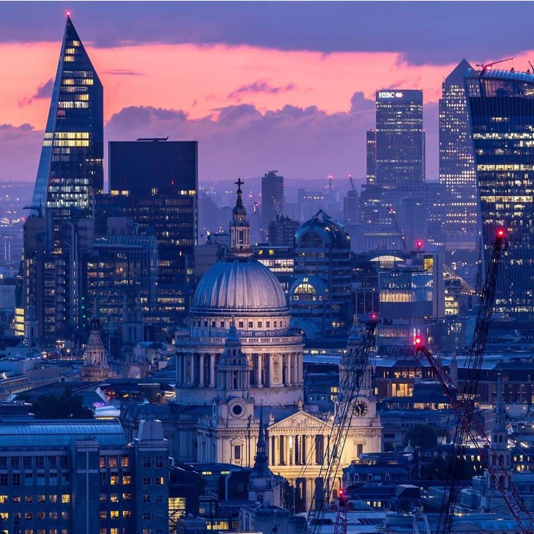 @LONDON | TAG #THISISLONDONさんのインスタグラム写真 - (@LONDON | TAG #THISISLONDONInstagram)「Beautiful scenes over #London this evening! 😍 Stunning photography from @londonfromtherooftops 👌🏼🔥👌🏼 // #thisislondon #londonlife #stpauls #london #igotlondonskills」9月6日 5時14分 - london