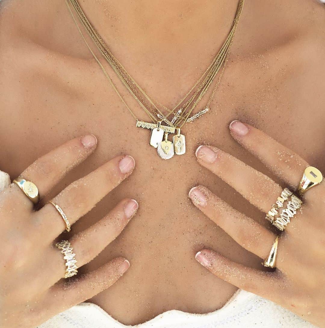 Kelsey Simoneのインスタグラム：「LAUNCHES TOMORROW!!!!!! Babies my own jewelry line with @argentovivo_us is available for purchase tomorrow Friday the 6th ✨ There are so many beautiful gold and sparkly pieces to make you all feel like a princess! I love how much you all support me, so I hope you love this collection as much as me, & as a little thank you! I can’t wait to see all of your lovely faces wearing the collection Xx ❤️」
