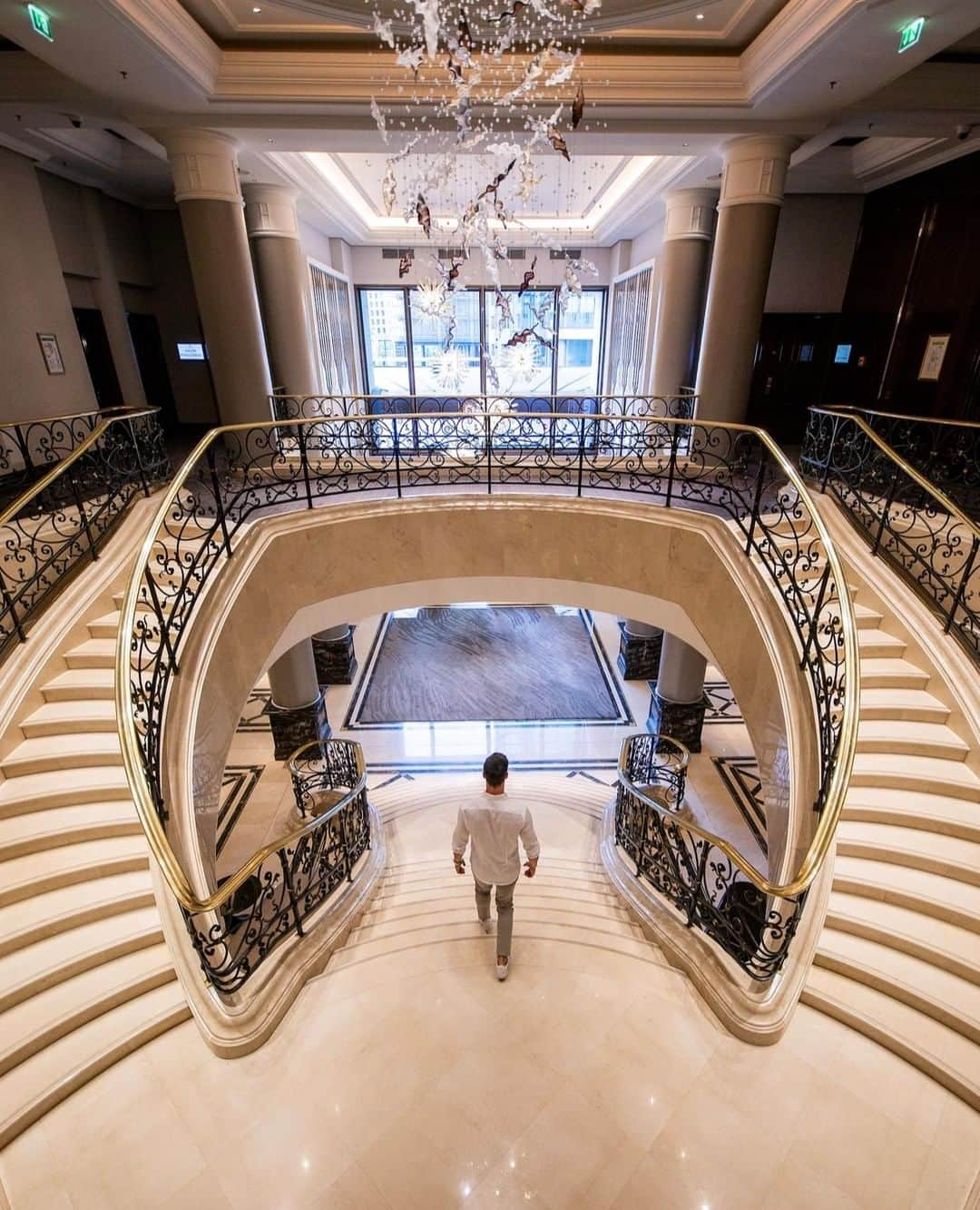 リッツ・カールトンさんのインスタグラム写真 - (リッツ・カールトンInstagram)「Step into elegance and your next European adventure at The Ritz-Carlton, #Berlin. ⁣⁠ ⁣⁠ #Germany #PotsdamerPlatz #Elegant #Adventure #Discover #Europe #Staircase #Stairs #Design #InteriorDesign #Travel #Travelgram #InstaTravel #TravelDiaries」9月6日 6時00分 - ritzcarlton