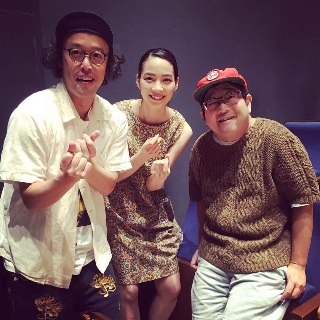 山口隆のインスタグラム：「オフィス3○○(さんじゅうまる)の舞台『私の恋人』を観劇してきました。 のんちゃん凄かったなぁ。 勉強させていただきました！ 写真はのんちゃんと、観劇にいらしてたやついいちろうさんと。」