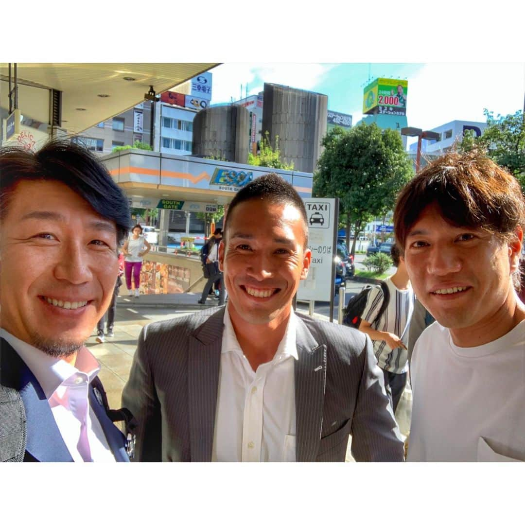 多村仁志さんのインスタグラム写真 - (多村仁志Instagram)「#旧友 に再会 今日は、これこら #JSPORTS にてゲーム解説だが… ・ 名古屋駅を降りたら、先ずは #林昌範 に声を掛けられて「おっ！久しぶりだね！」と話していたら目の前でタクシーに乗ろうとしてたのが、またまた久しぶりの #木村昇吾 ！ ・ 林は、これからドームでDAZNの解説。 ・ 木村は、名古屋で講演会だそうです！ ・ 皆、元気で何より😊 ・ 久しぶりに元チームメイトに会うとテンション上がる⤴️」9月6日 15時35分 - hit_tamu