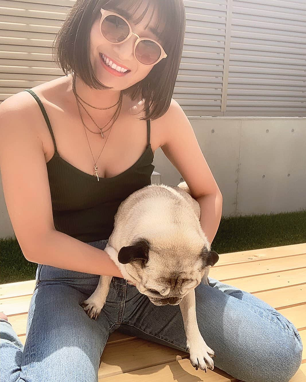 畑中奈緒美さんのインスタグラム写真 - (畑中奈緒美Instagram)「・ RAMちゃんも元気です🐕🌈 食いしん坊なRAMちゃんは夏バテとは一切無縁で食欲旺盛な日々です🐷🍚 モリモリ食べてる姿が愛おしい☺️💓 しかし全然カメラ向いてくれなかった😂 そんなRAMちゃんが好き💘・ ・ #pug #dog #family #love #cute #パグ」9月6日 15時50分 - hatanaka_naomi