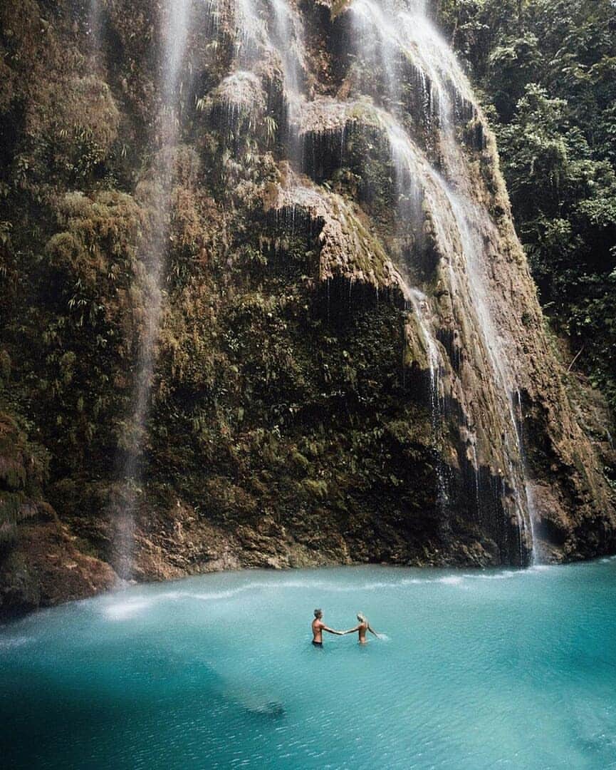 Discover Earthさんのインスタグラム写真 - (Discover EarthInstagram)「Are you fanatic about waterfalls? Or love to explore nature at its best? If yes, then your search ends here 🇵🇭! Each Philippines waterfall has it’s own unique features that set them apart.  Tag your favorite person. — 📍 #DiscoverPhilippines — 📸 Photos by @gypsea_lust & @doyoutravel」9月6日 16時03分 - discoverearth