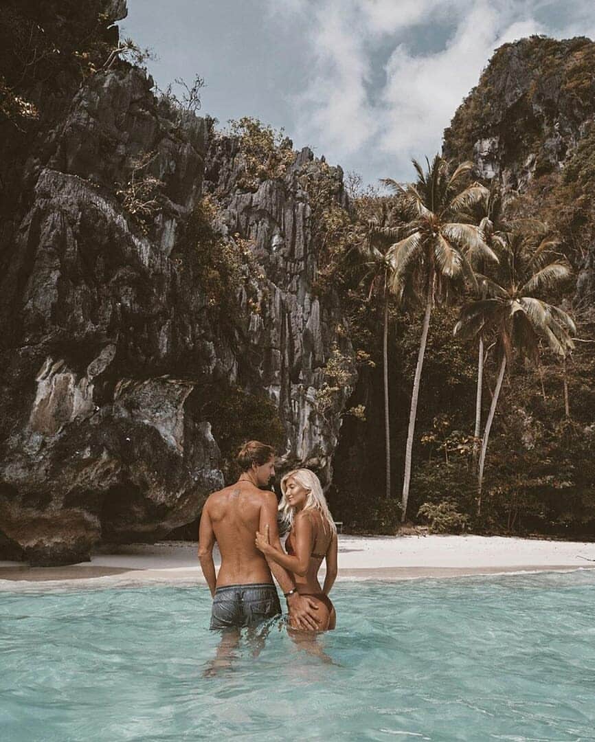 Discover Earthさんのインスタグラム写真 - (Discover EarthInstagram)「Are you fanatic about waterfalls? Or love to explore nature at its best? If yes, then your search ends here 🇵🇭! Each Philippines waterfall has it’s own unique features that set them apart.  Tag your favorite person. — 📍 #DiscoverPhilippines — 📸 Photos by @gypsea_lust & @doyoutravel」9月6日 16時03分 - discoverearth