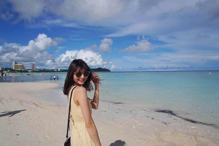 山田麻由のインスタグラム：「4コマ😆🌼﻿ ﻿ 天気予報では毎日雨だったのにこんなに綺麗に晴れてくれた☀️﻿ #グアム#グアム旅行#女子旅#撮影#撮影モデル#撮影依頼募集中#サロンモデル #サロモ #ポートレート#ポートレートモデル#guam#tumonbeach#instagood#like4likes」