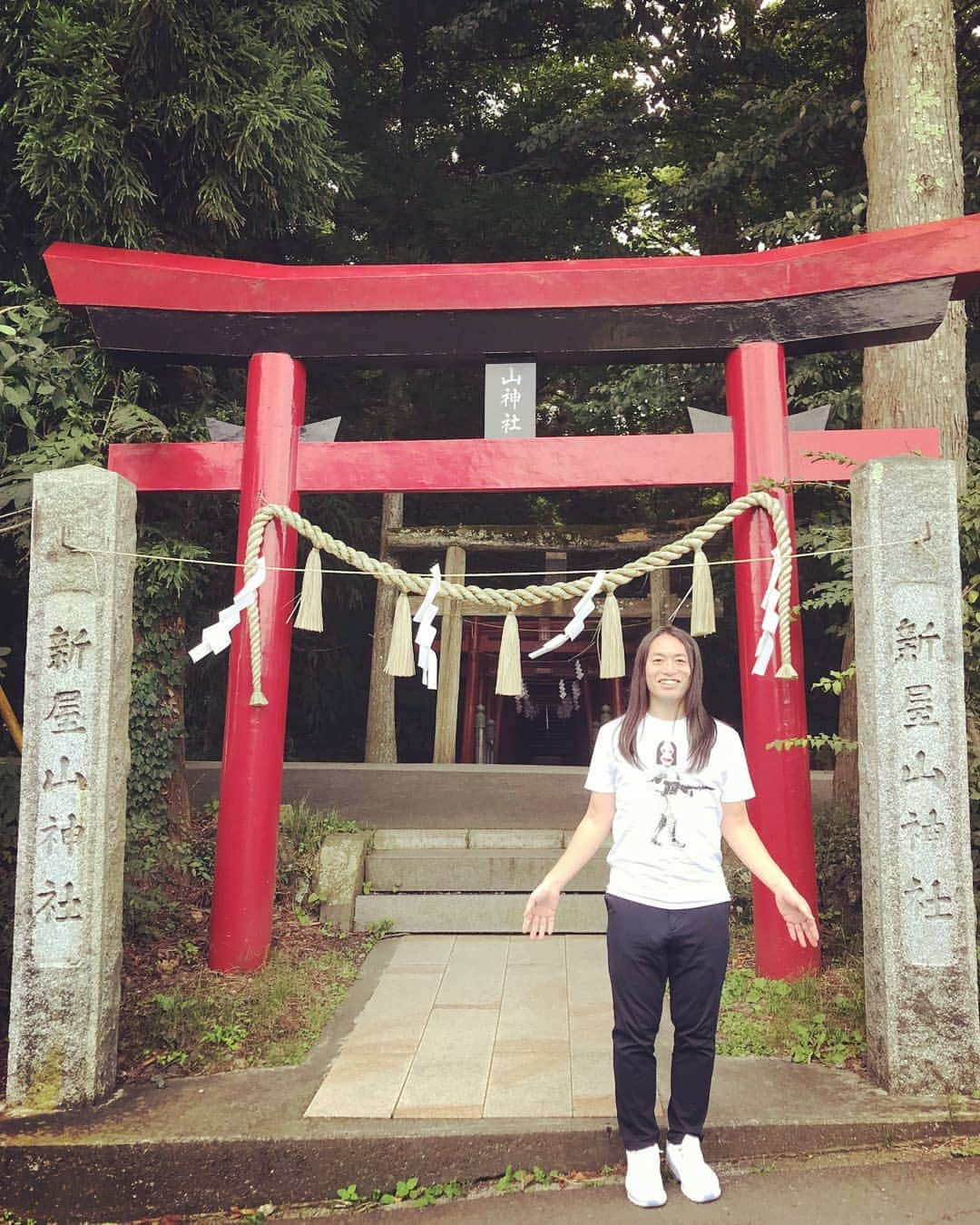 LOVE ME DOさんのインスタグラム写真 - (LOVE ME DOInstagram)「新屋山神社（あらややまじんじゃ）での写真です！ #富士吉田市 #新屋山神社 #本宮 #奥宮 #金運神社 #金運アップ」9月6日 16時24分 - lovemedo_fortunteller