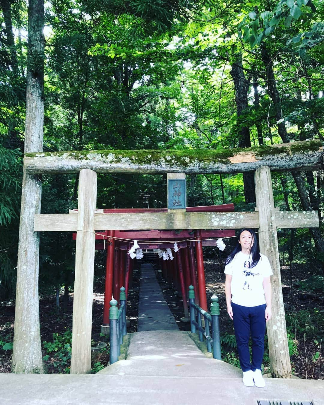 LOVE ME DOさんのインスタグラム写真 - (LOVE ME DOInstagram)「新屋山神社（あらややまじんじゃ）での写真です！ #富士吉田市 #新屋山神社 #本宮 #奥宮 #金運神社 #金運アップ」9月6日 16時24分 - lovemedo_fortunteller