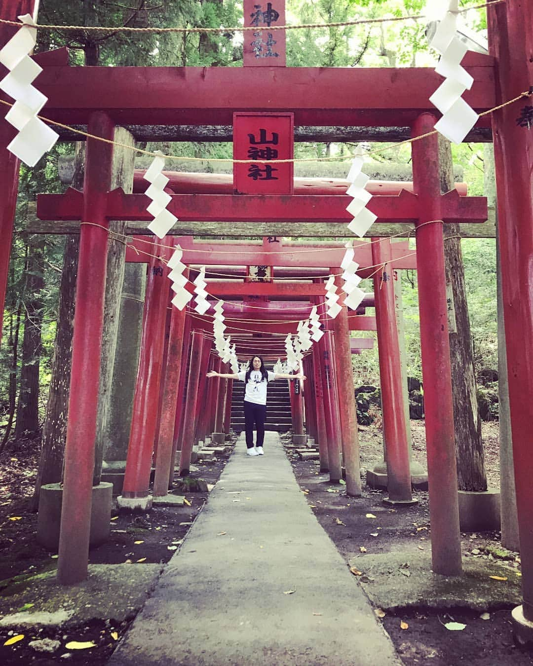 LOVE ME DOさんのインスタグラム写真 - (LOVE ME DOInstagram)「新屋山神社（あらややまじんじゃ）での写真です！ #富士吉田市 #新屋山神社 #本宮 #奥宮 #金運神社 #金運アップ」9月6日 16時24分 - lovemedo_fortunteller