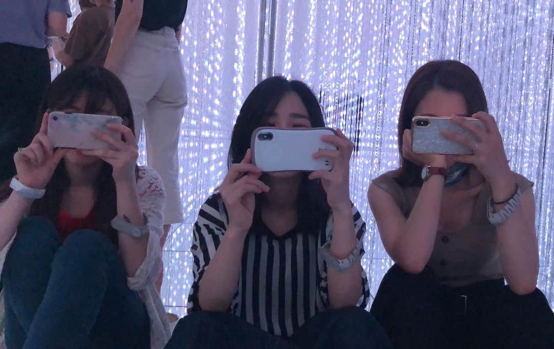 えのきさりなのインスタグラム：「. あっという間に9月 涼しいと思ったら暑くて 暑いと思ったら涼しくて。 焦らされてます。  #チームラボプラネッツ #豊洲 #teamlab #チームラボボーダレス #お台場」